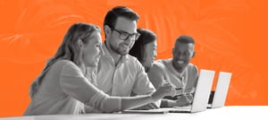 Equipe de marketing aplicando práticas ágeis - Tropical Hub