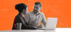 homem comentando a importância de um parceiro HubSpot como a Tropical Hub