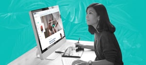 Profissional trabalhando no revamp de um site - Tropical Hub