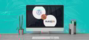 Um computador e, na sua tela, a integração WordPress e HubSpot - Tropical Hub