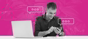 Homem fazendo atendimento ao cliente com auxílio de IA - Tropical Hub