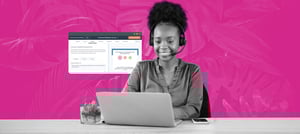 Mulher utilizando o Service Hub da HubSpot para melhorar a satisfação do cliente