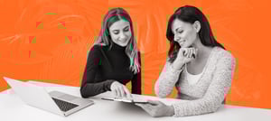 Profissionais de Relações Públicas analisando estratégias de SEO - Tropical Hub