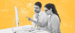 Profissionais analisando a integração customizada HubSpot com a Tropical Hub