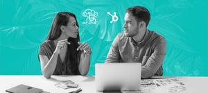 Profissionais analisando o que precisam saber para migrar para HubSpot