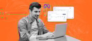 Profissional trabalhando em um laptop com interface da API HubSpot e Meta Ads ao fundo, representando integração de dados para otimização de campanhas publicitárias.