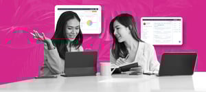 Dashboards  HubSpot ao fundo e duas mulheres conversando o à frente de dois tablets sobre como explorar estratégias de CRM para varejo - Tropical Hub