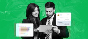 Dois profissionais de negócios analisando informações do Sales Hub em um tablet, com gráficos e dados exibidos ao lado deles. Tropical Hub - HubSpot