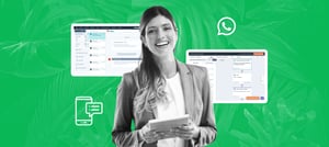 Profissional sorridente segura tablet com telas de conversa ao fundo, representando o uso do WhatsApp Business para comunicação com clientes. Tropical Hub - HubSpot