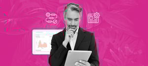 Tropical Hub: Executivo analisando dados em um tablet, representando desafios e evolução da cultura digital dentro das empresas.