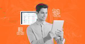 Profissional analisando arquitetura de dados com HubSpot e Tropical Hub