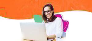 Mulheres e homens em reunião em escritório